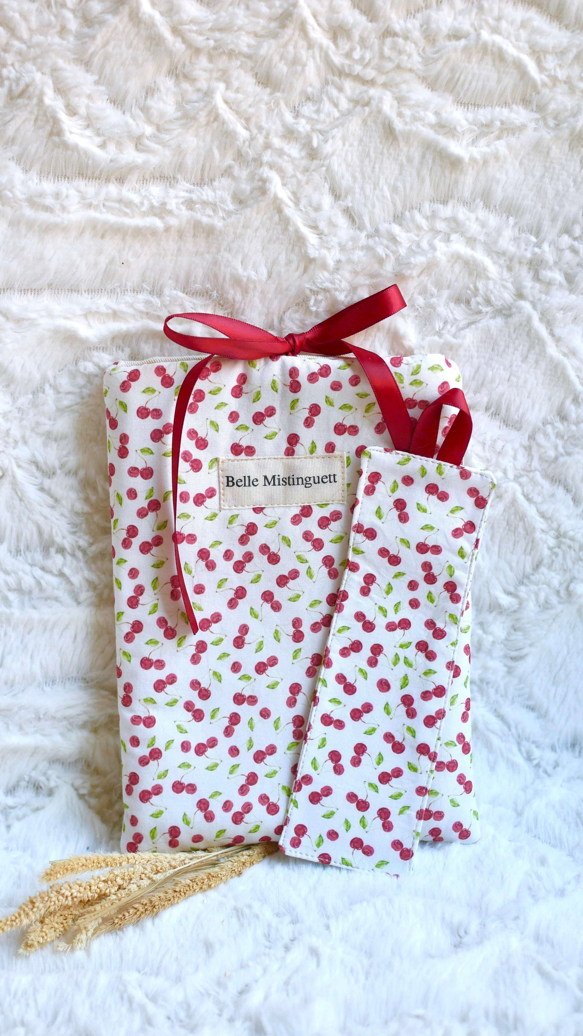 Lot pochette à livre et marque page Cherry