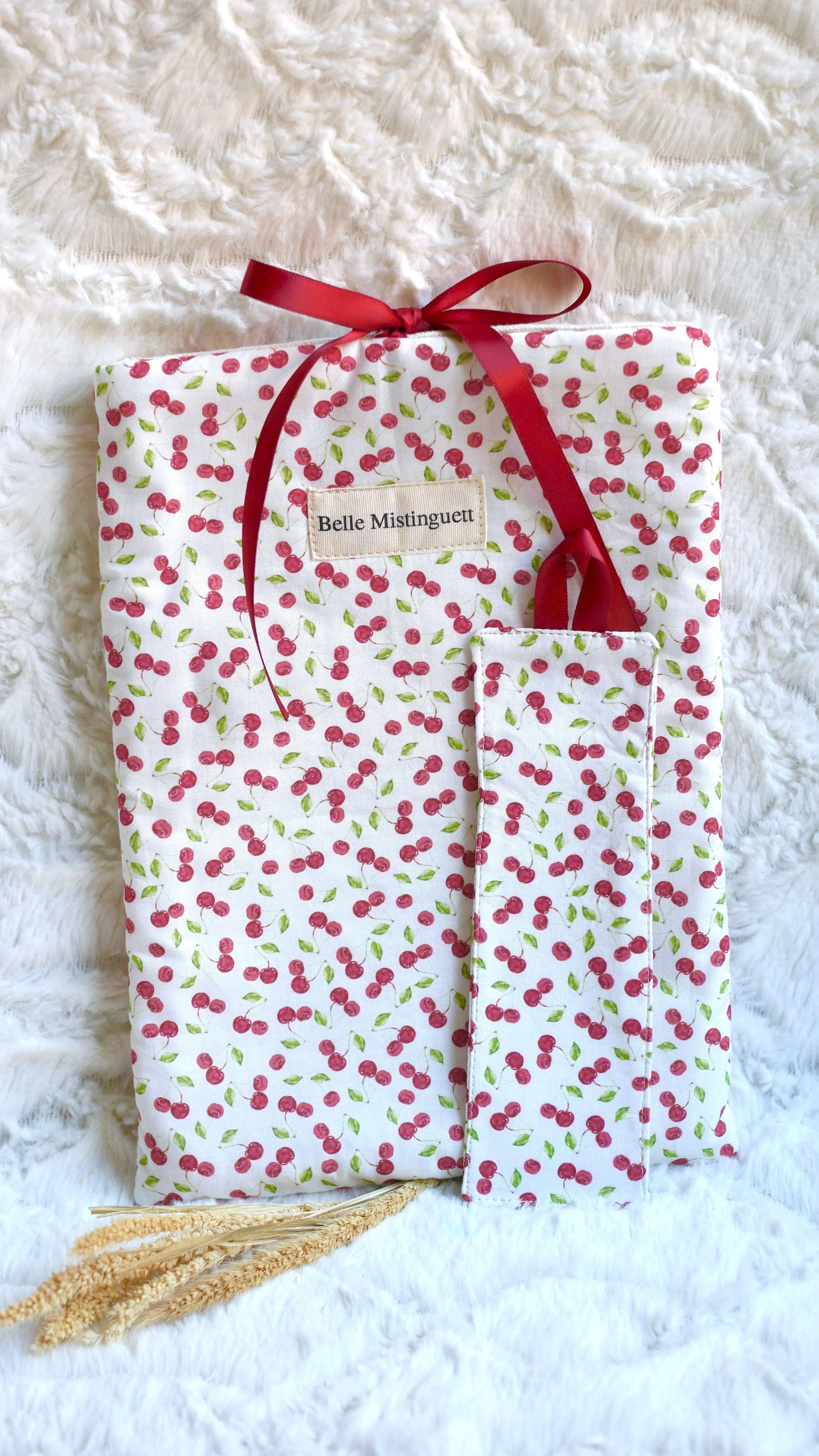 Lot pochette à livre et marque page Cherry