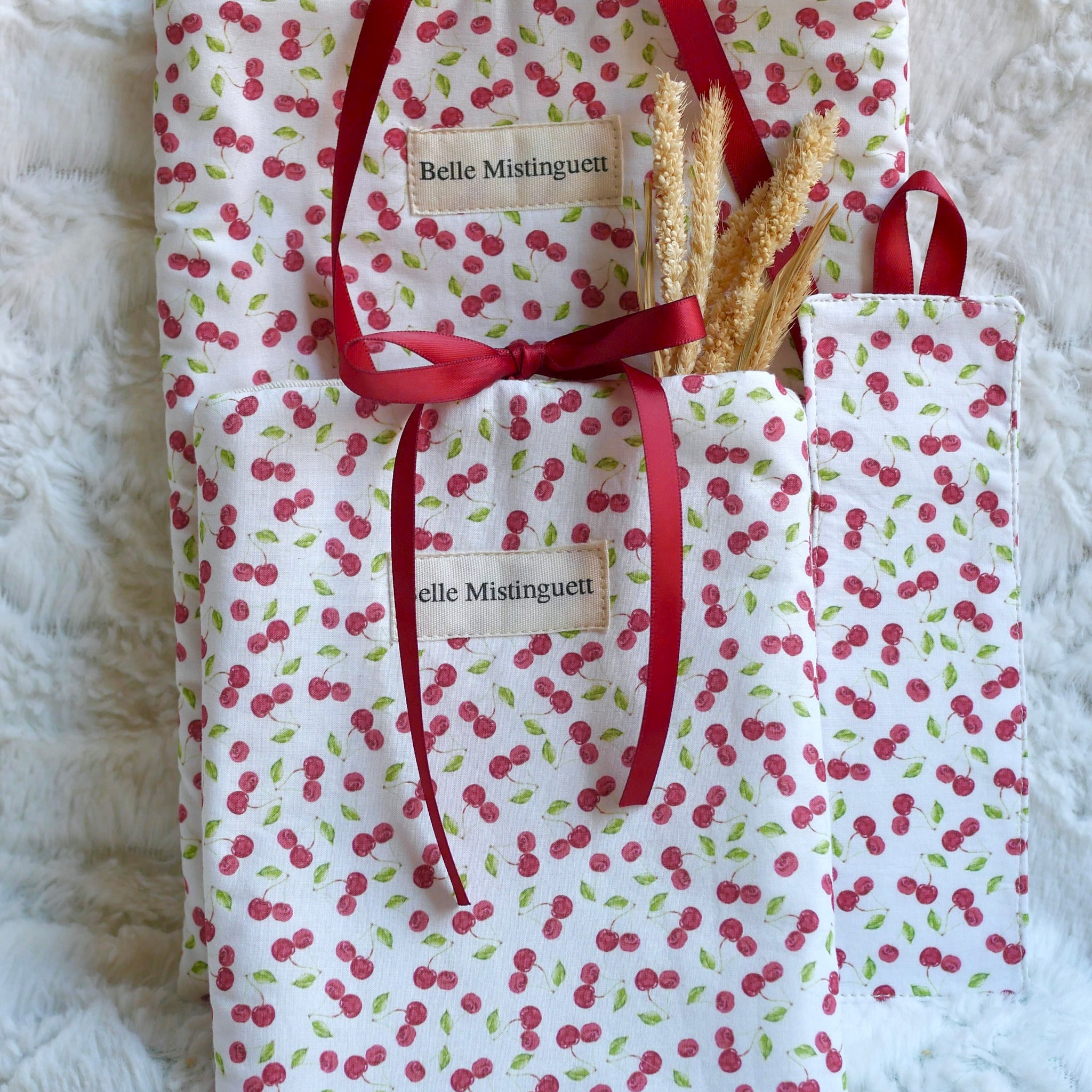 Lot pochette à livre et marque page Cherry