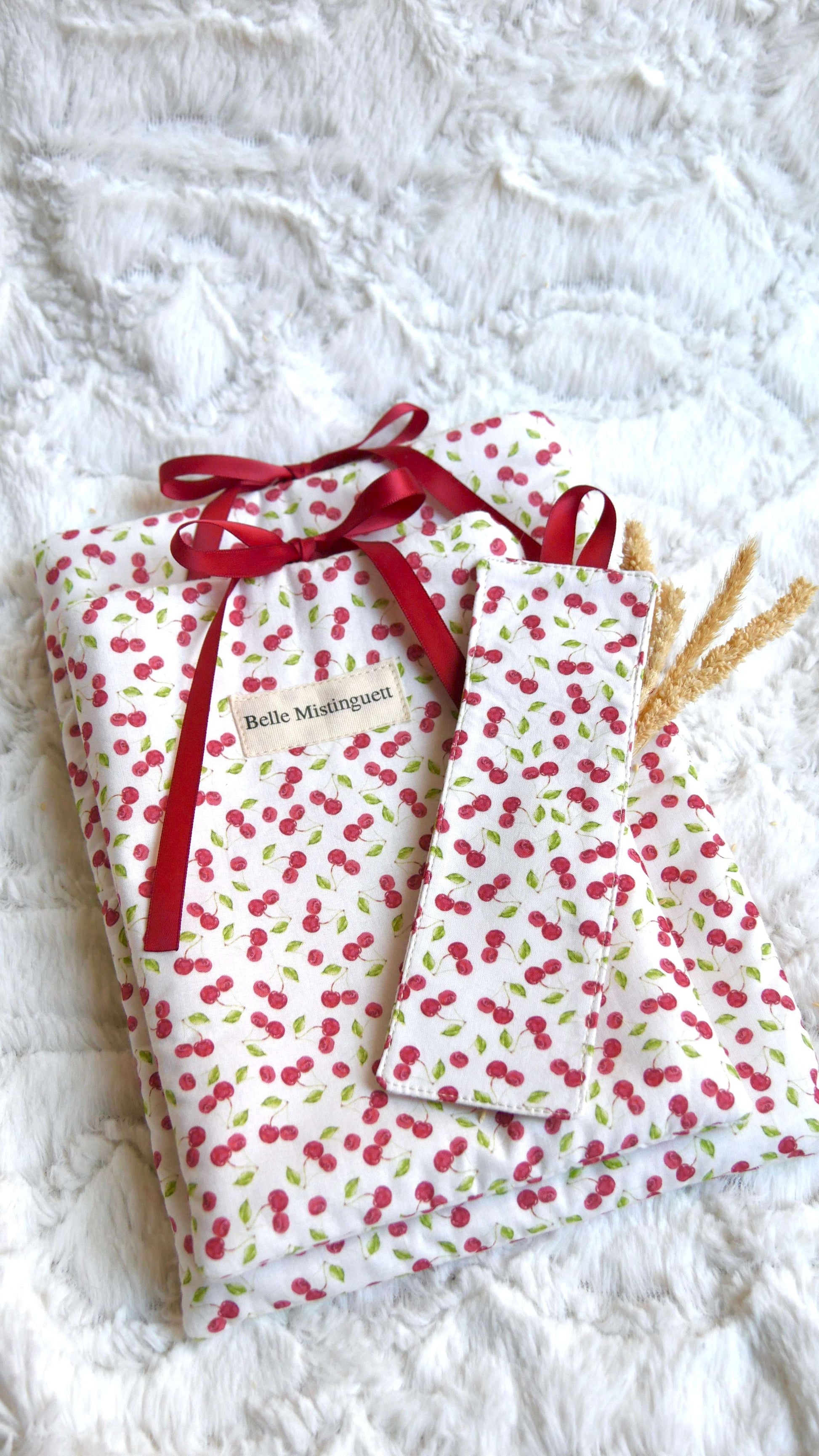 Lot pochette à livre et marque page Cherry