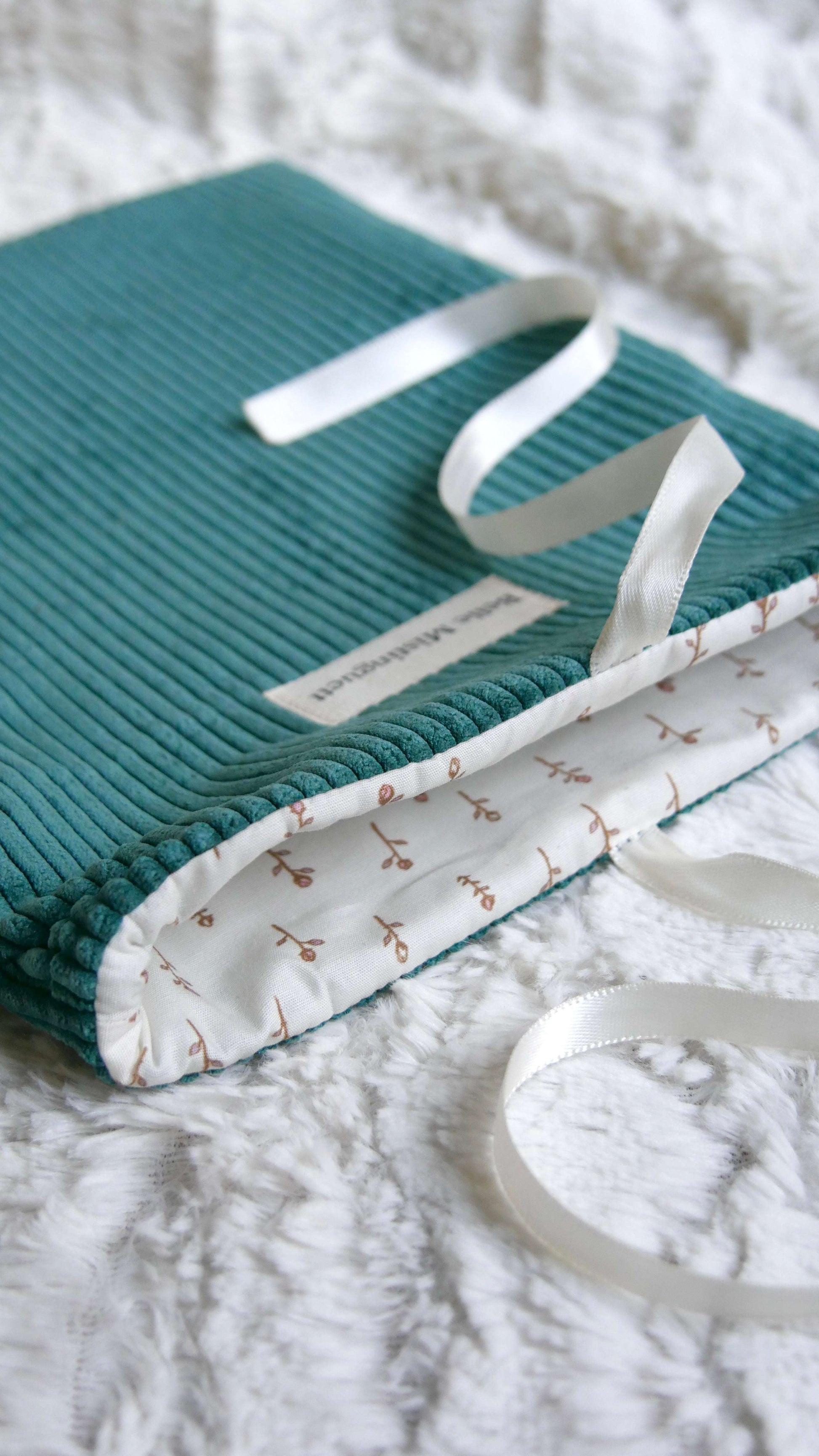 Lot pochette à livre et marque page Câline