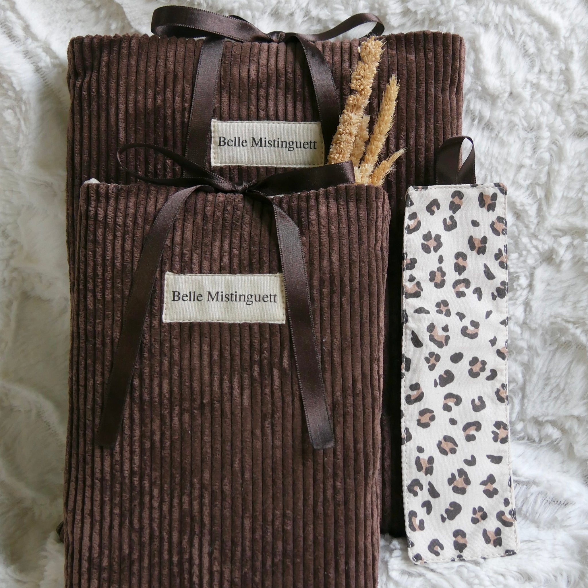 Lot pochette à livre et marque page Savana