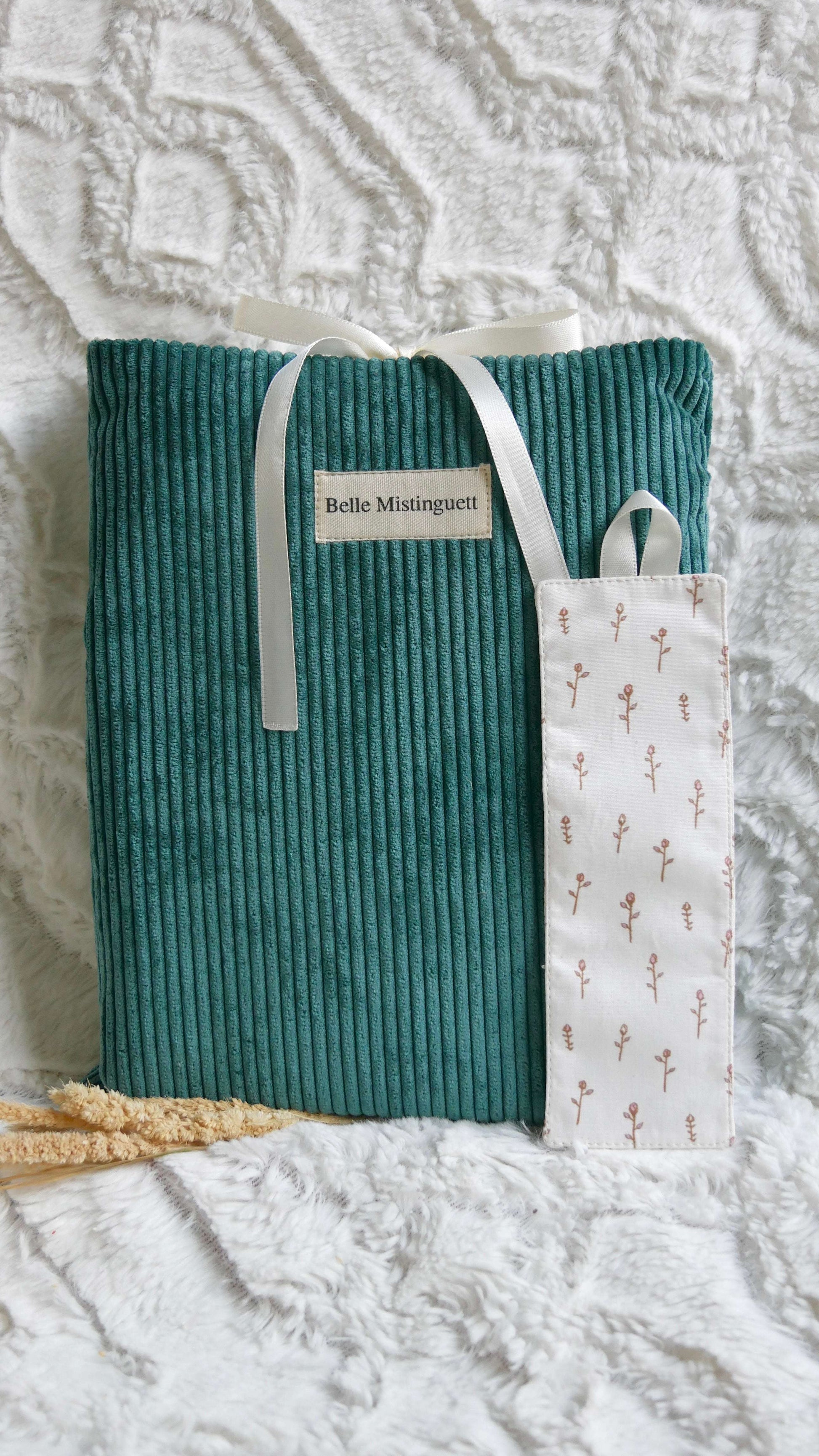 Lot pochette à livre et marque page Câline