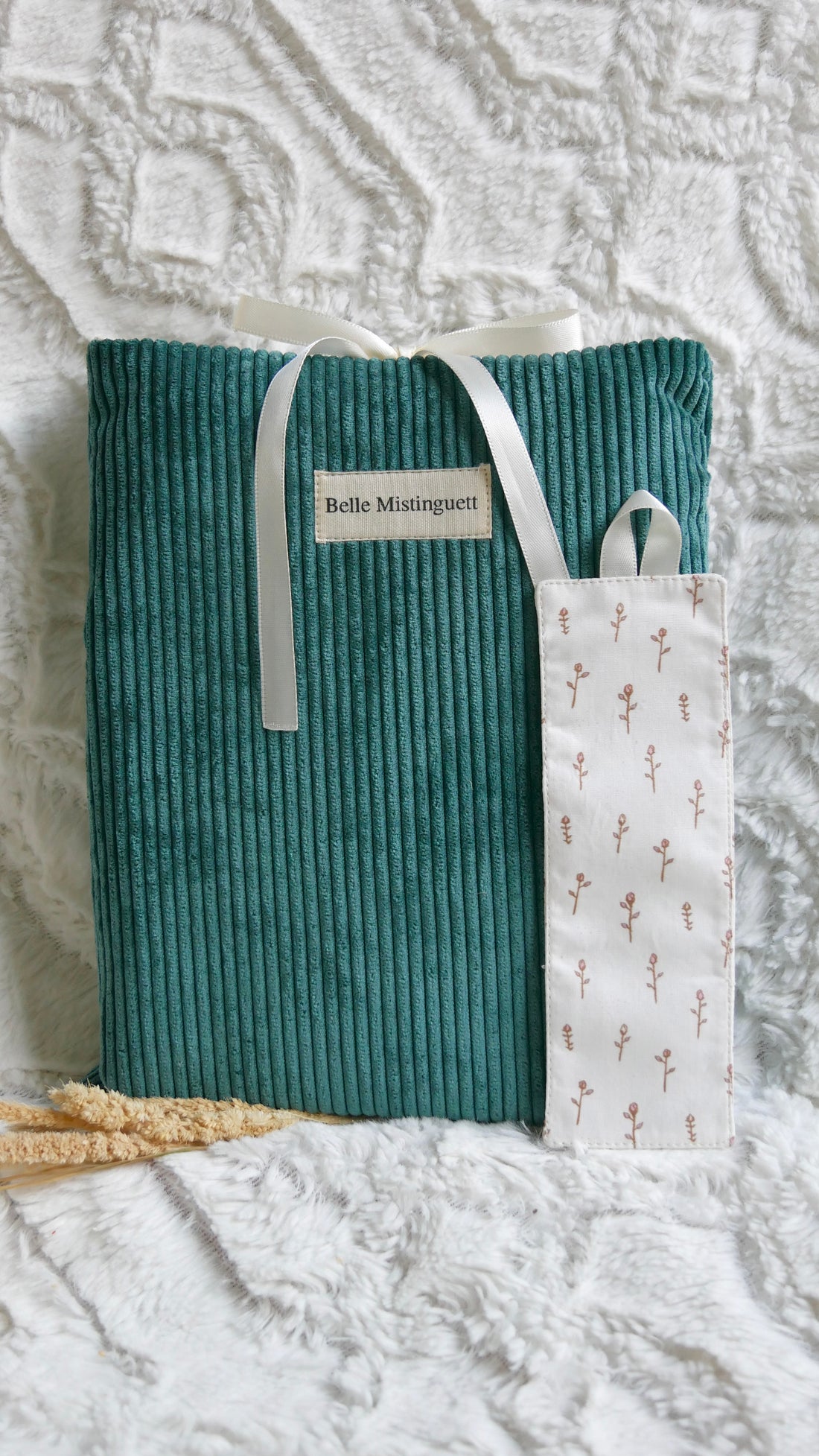 Lot pochette à livre et marque page Câline